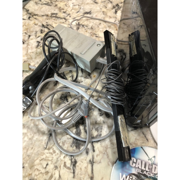 Wii console and games - Picture 3 of 4